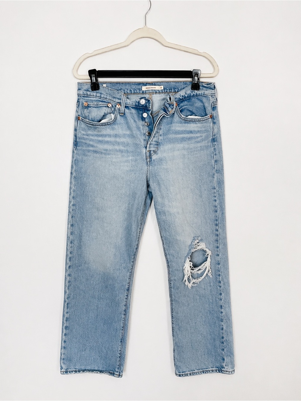 Levi’s Wedgie Straight Ankle Jeans | Light Wash | Knee Rip | Size 32